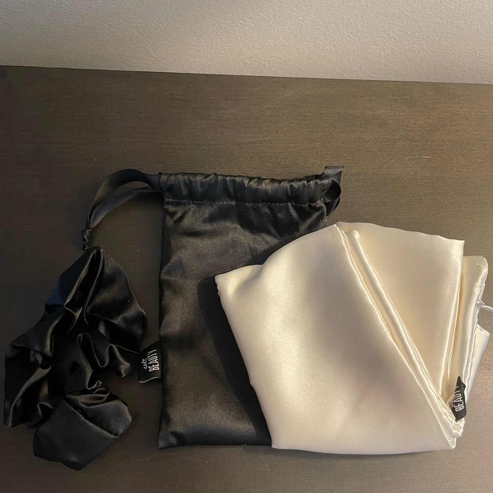 Cult Beauty Satin Cream Pillowcase and Black Hair Scrunchie Set + Travel Bag NEW